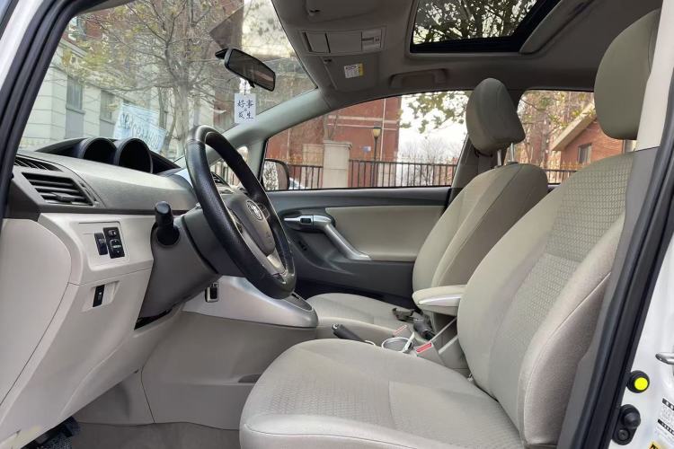 Used Toyota Verso 2014 Starlight 180G CVT Comfortable Multi-Function Edition Interior 3