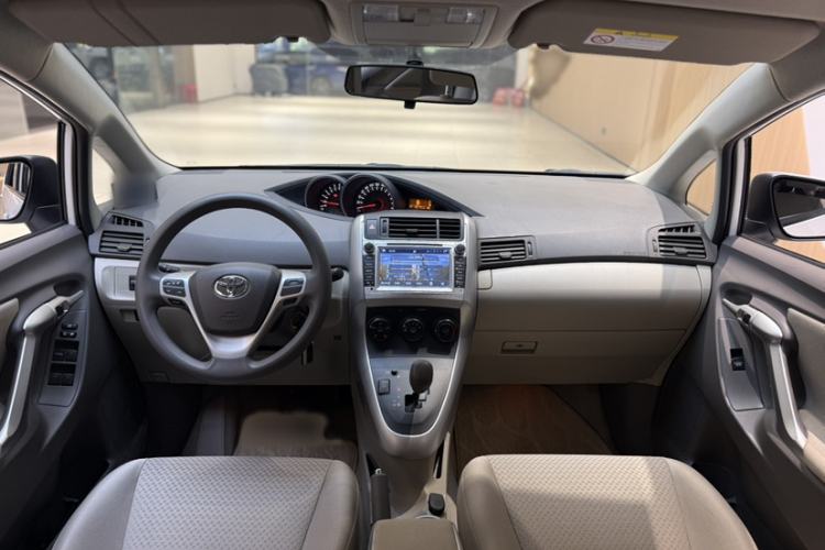 Used Toyota Verso 2014 Starlight 180E CVT Elite Edition Interior 4
