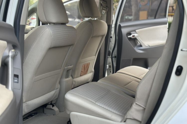 Used Toyota Verso 2014 Starlight 180E CVT Elite Edition Interior 4