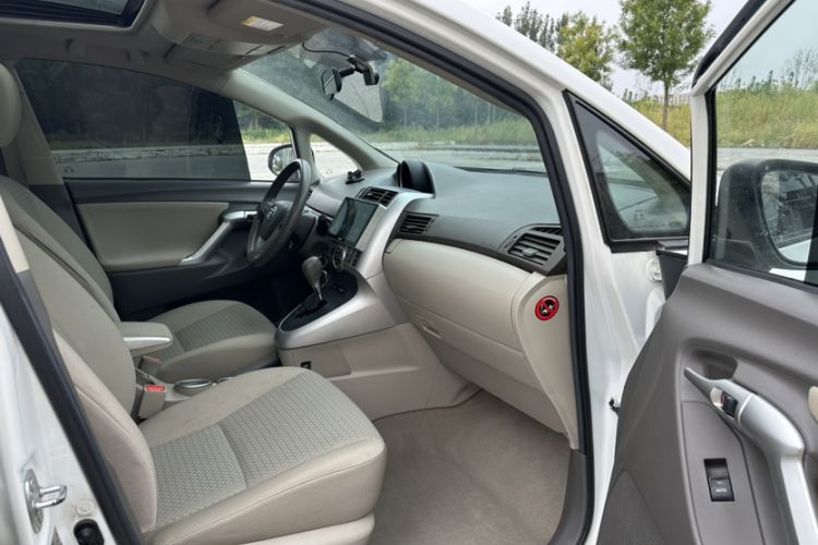 Used Toyota Verso 2014 Starlight 180G CVT Comfort Edition Interior 4