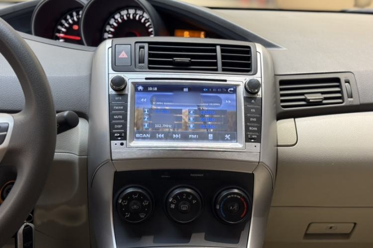 Used Toyota Verso 2014 Starlight 180E CVT Elite Edition Interior 6