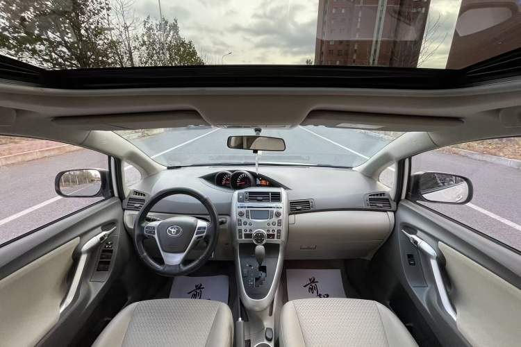 Used Toyota Verso 2014 Starlight 180G CVT Comfortable Multi-Function Edition Interior 6