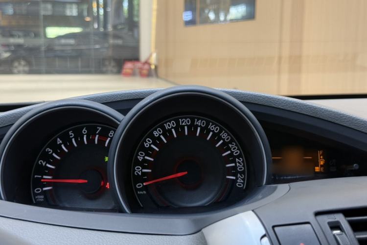 Used Toyota Verso 2014 Starlight 180E CVT Elite Edition Interior 8
