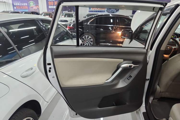 Used Toyota Verso 2014 Starlight 180G CVT Comfort Edition Interior 8