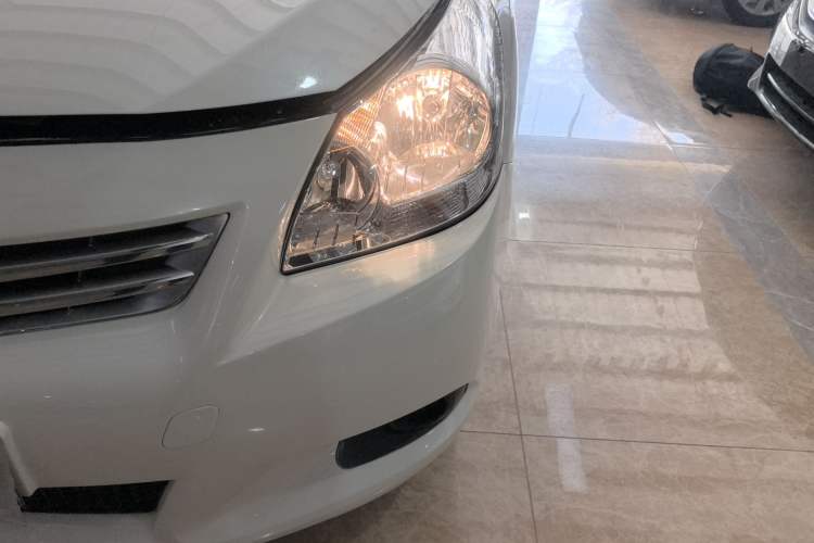 Used Toyota Verso 2014 Starlight 180E CVT Elite Edition Left Front Headlight
