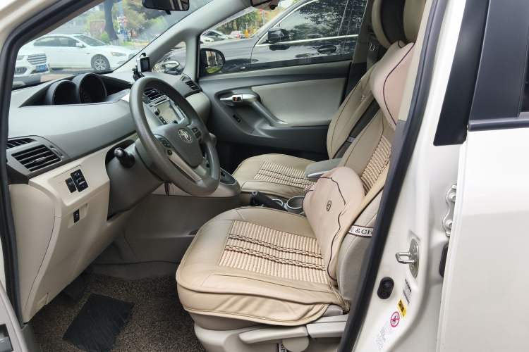 Used Toyota Verso 2014 Starlight 180E CVT Elite Edition Left Front Seat