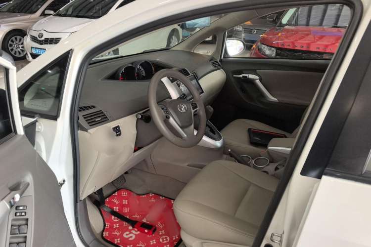Used Toyota Verso 2014 Starlight 180E CVT Elite Edition Left Front Seat