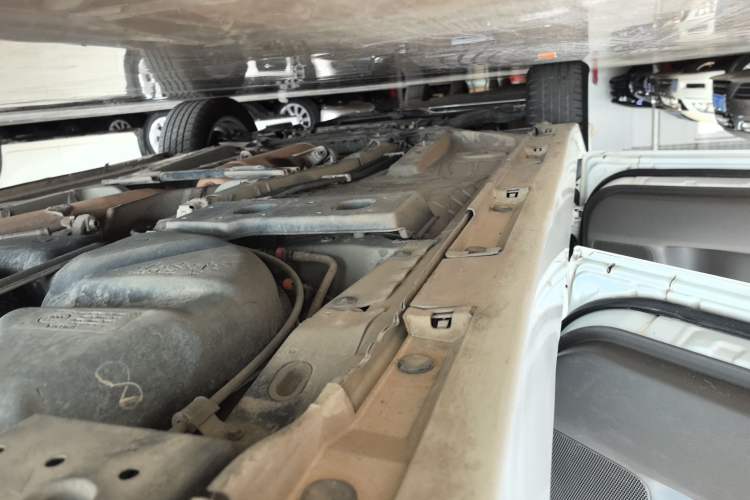 Used Toyota Verso 2014 Starlight 180E CVT Elite Edition Left Side Sill