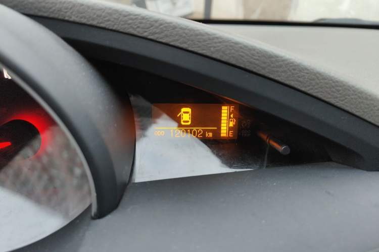 Used Toyota Verso 2014 Starlight 180E CVT Elite Edition Odometer Close Up