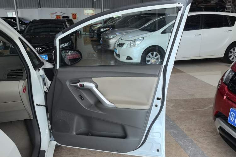Used Toyota Verso 2014 Starlight 180E CVT Elite Edition Right Front Door Interior