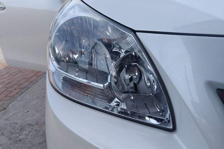 Used Toyota Verso 2014 Starlight 180E CVT Elite Edition Right Front Headlight
