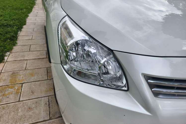 Used Toyota Verso 2014 Starlight 180E CVT Elite Edition Right Front Headlight