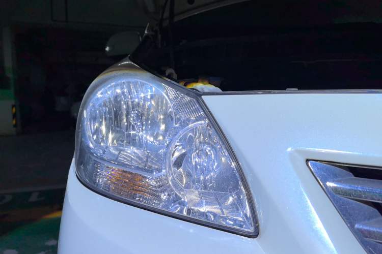 Used Toyota Verso 2014 Starlight 180E CVT Elite Edition Right Front Headlight