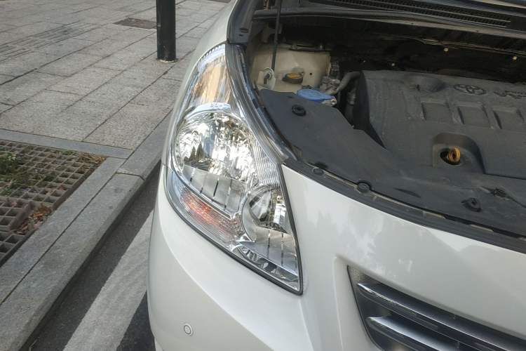 Used Toyota Verso 2014 Starlight 180G CVT Luxury Edition Right Front Headlight
