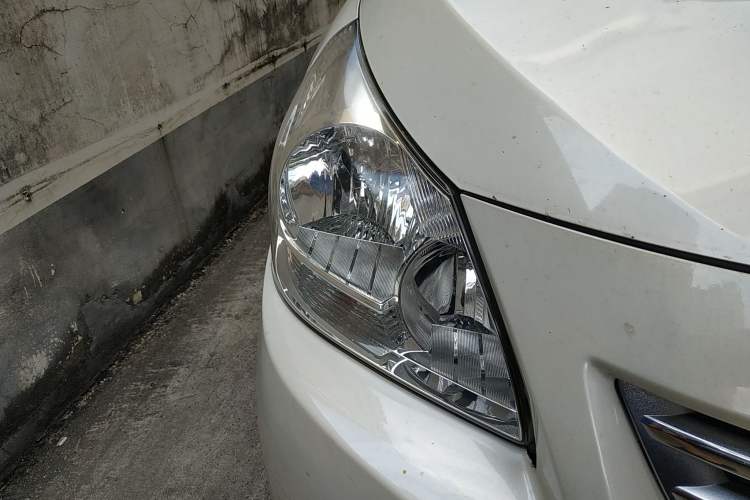 Used Toyota Verso 2014 Starlight 180G CVT Comfort Edition Right Front Headlight