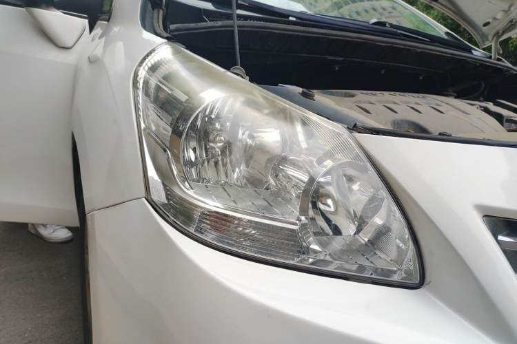 Used Toyota Verso 2014 Starlight 180G CVT Comfort Edition Right Front Headlight
