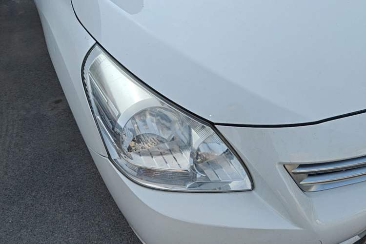 Used Toyota Verso 2014 Starlight 180E CVT Elite Edition Right Front Headlight
