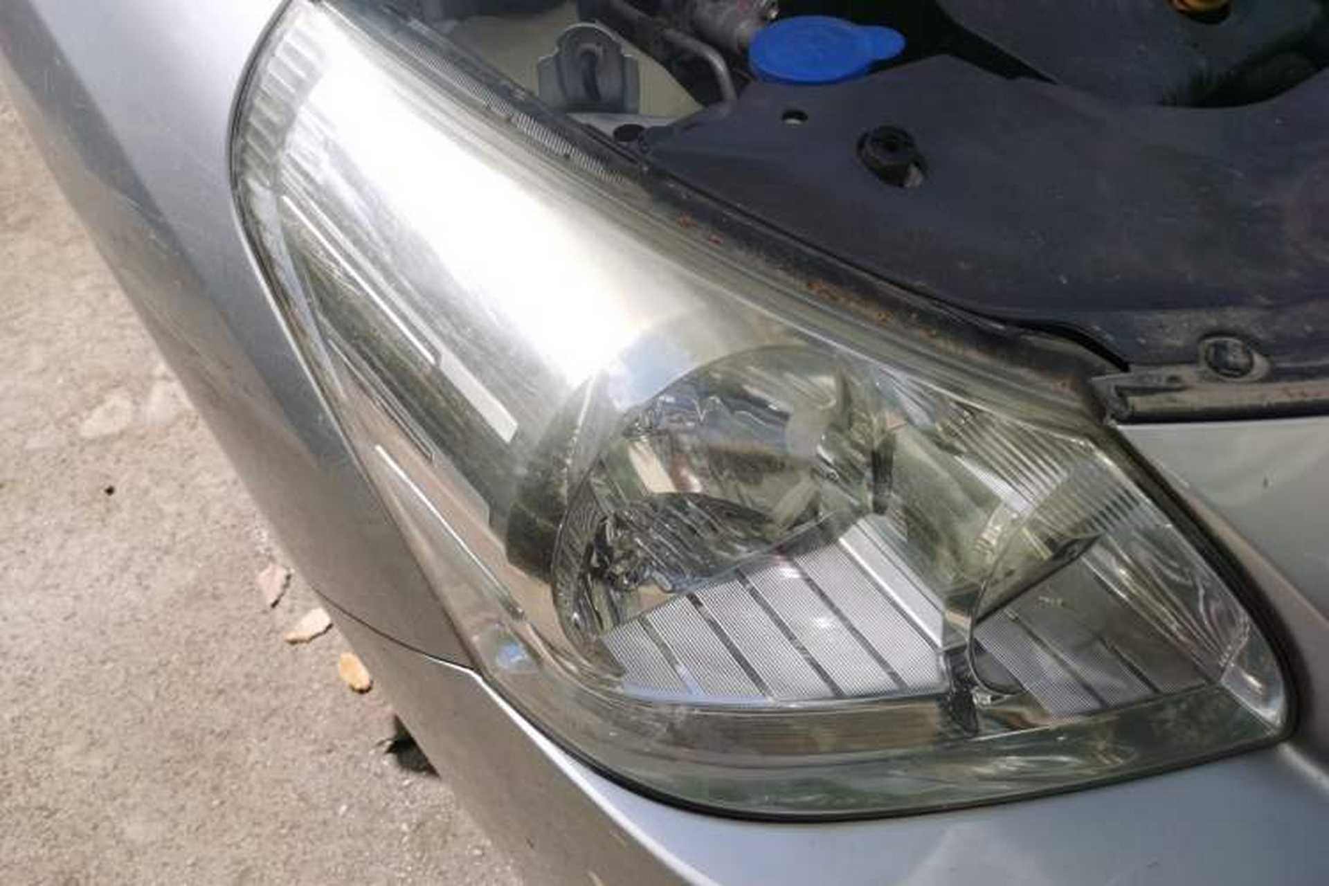 Used Toyota Verso 2014 Starlight 180E CVT Elite Edition Right Front Headlight