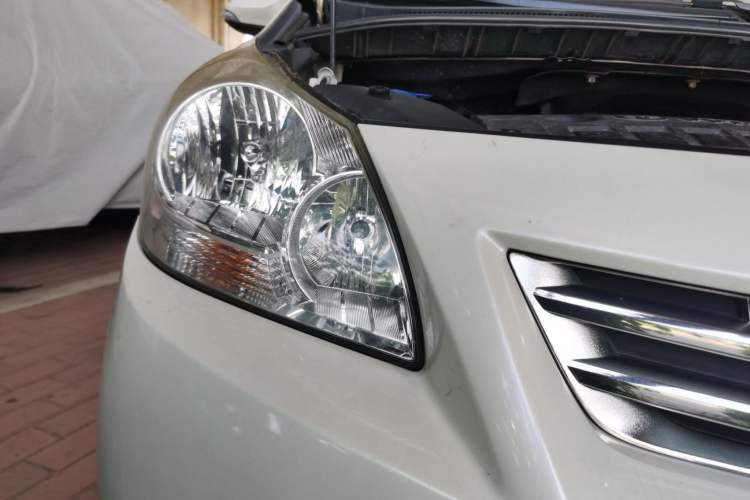 Used Toyota Verso 2014 Starlight 180E CVT Elite Edition Right Front Headlight