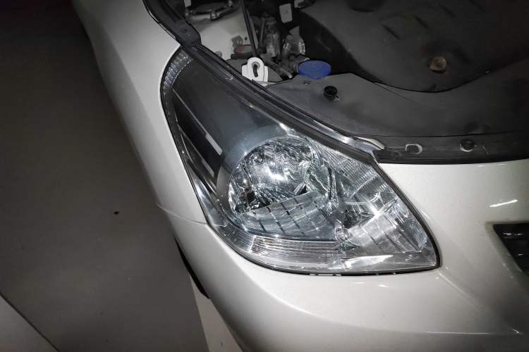 Used Toyota Verso 2014 Starlight 180E CVT Elite Edition Right Front Headlight