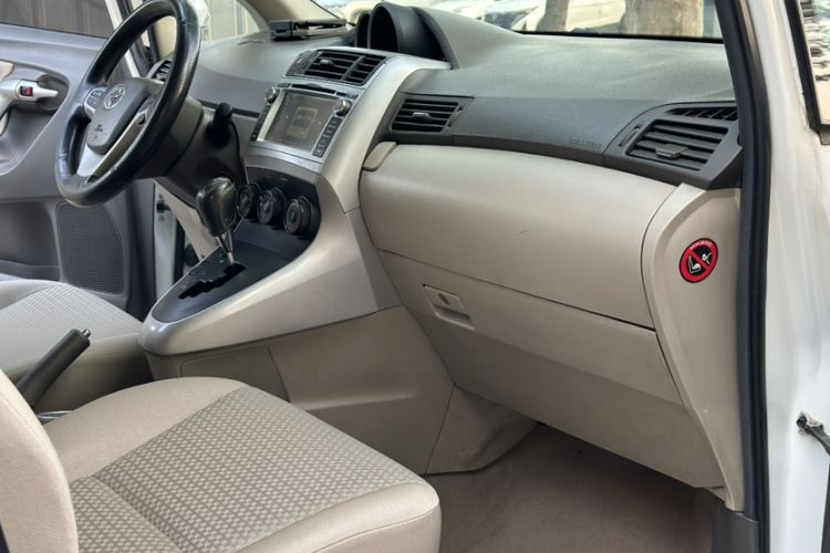 Used Toyota Verso 2014 Starlight 180E CVT Elite Edition Right Front Seat