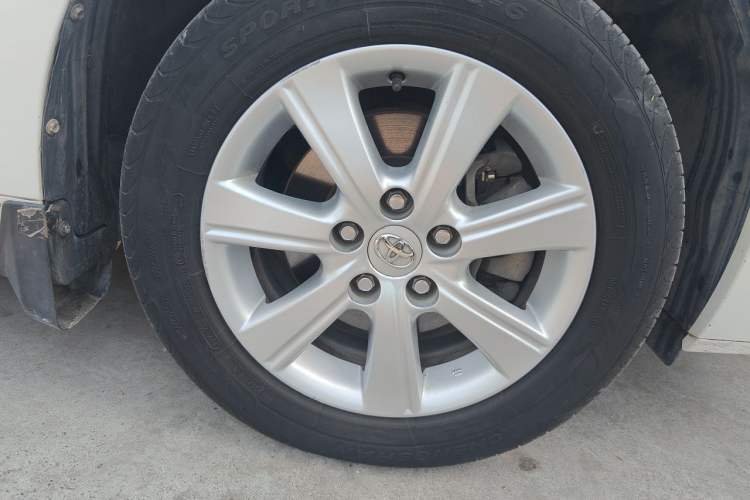 Used Toyota Verso 2014 Starlight 180E CVT Elite Edition Right Front Wheel Hub