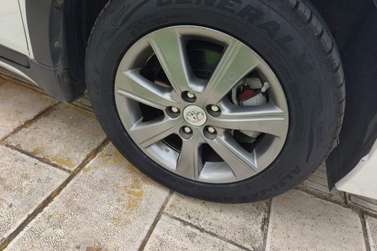 Used Toyota Verso 2014 Starlight 180E CVT Elite Edition Right Front Wheel Hub