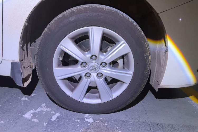 Used Toyota Verso 2014 Starlight 180E CVT Elite Edition Right Front Wheel Hub