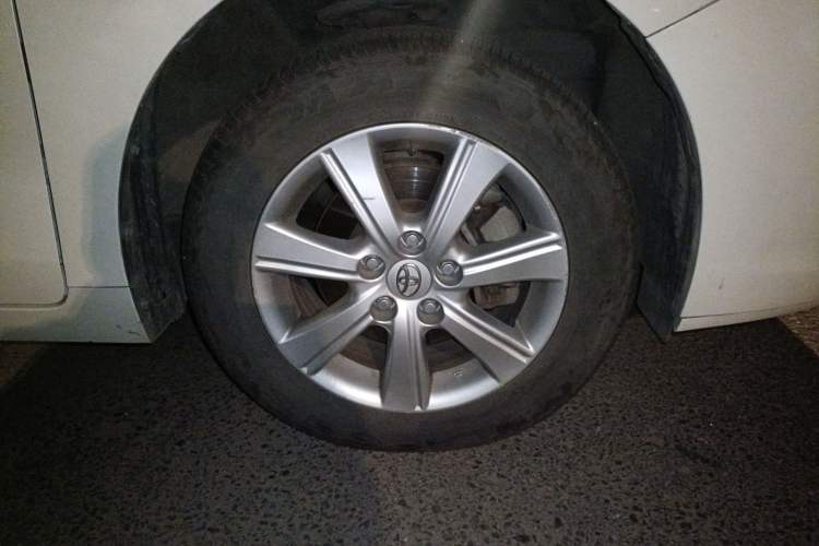 Used Toyota Verso 2014 Starlight 180E CVT Elite Edition Right Front Wheel Hub