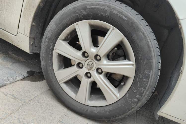 Used Toyota Verso 2014 Starlight 180E CVT Elite Edition Right Front Wheel Hub