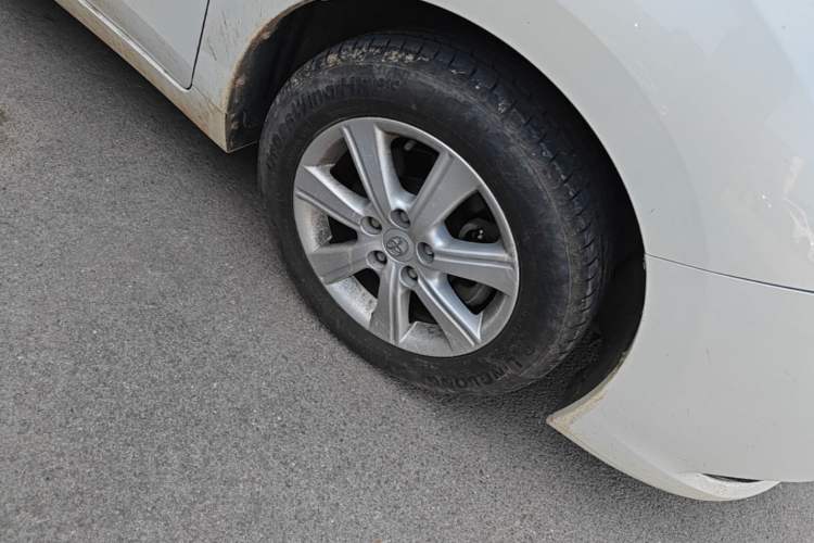 Used Toyota Verso 2014 Starlight 180E CVT Elite Edition Right Front Wheel Hub