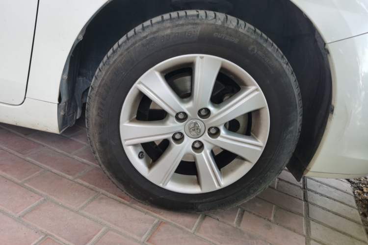 Used Toyota Verso 2014 Starlight 180E CVT Elite Edition Right Front Wheel Hub