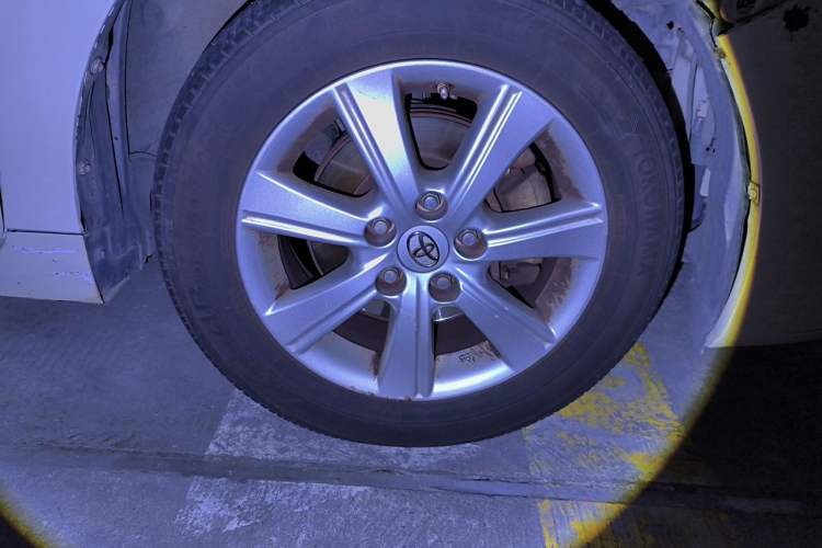 Used Toyota Verso 2014 Starlight 180E CVT Elite Edition Right Front Wheel Hub