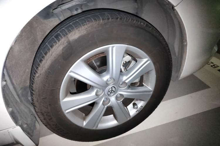 Used Toyota Verso 2014 Starlight 180E CVT Elite Edition Right Front Wheel Hub