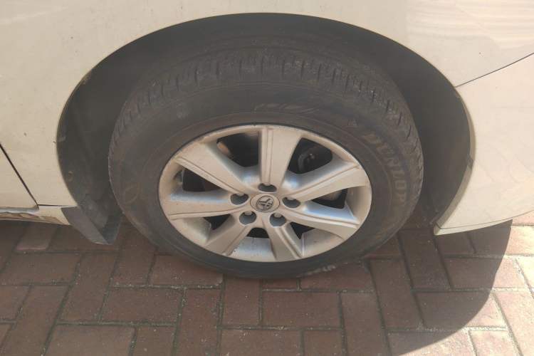 Used Toyota Verso 2014 Starlight 180E CVT Elite Edition Right Front Wheel Hub