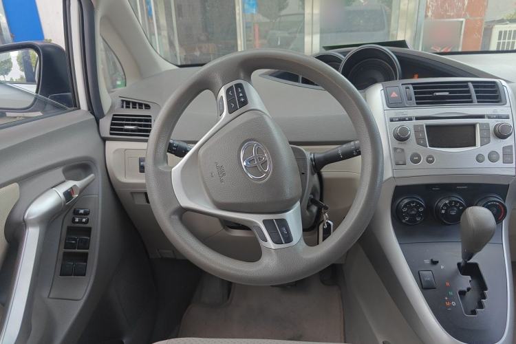 Used Toyota Verso 2014 Starlight 180E CVT Elite Edition Steering Wheel