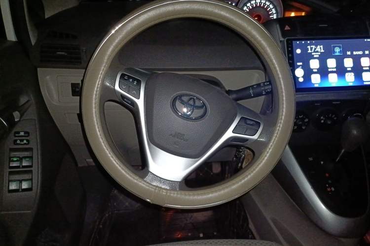 Used Toyota Verso 2014 Starlight 180E CVT Elite Edition Steering Wheel