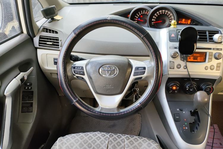Used Toyota Verso 2014 Starlight 180E CVT Elite Edition Steering Wheel