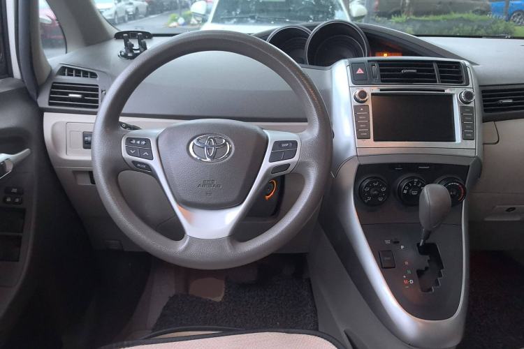 Used Toyota Verso 2014 Starlight 180E CVT Elite Edition Steering Wheel