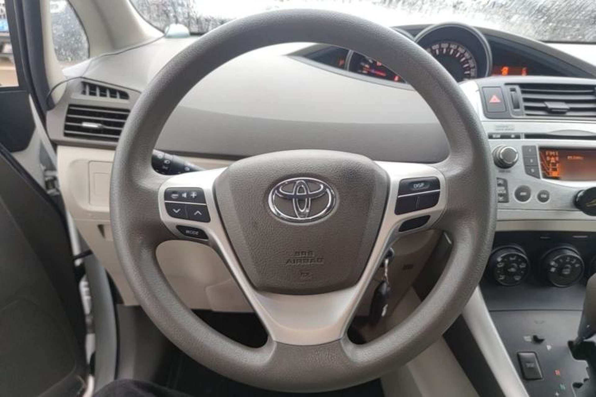 Used Toyota Verso 2014 Starlight 180E CVT Elite Edition Steering Wheel