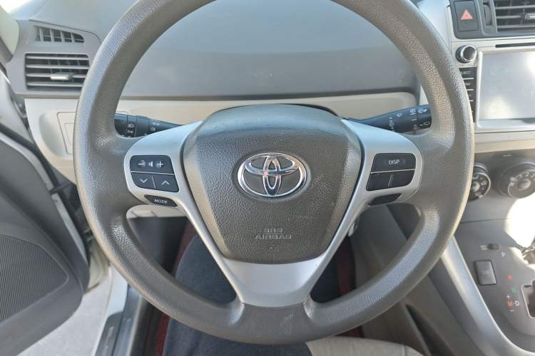 Used Toyota Verso 2014 Starlight 180E CVT Elite Edition Steering Wheel