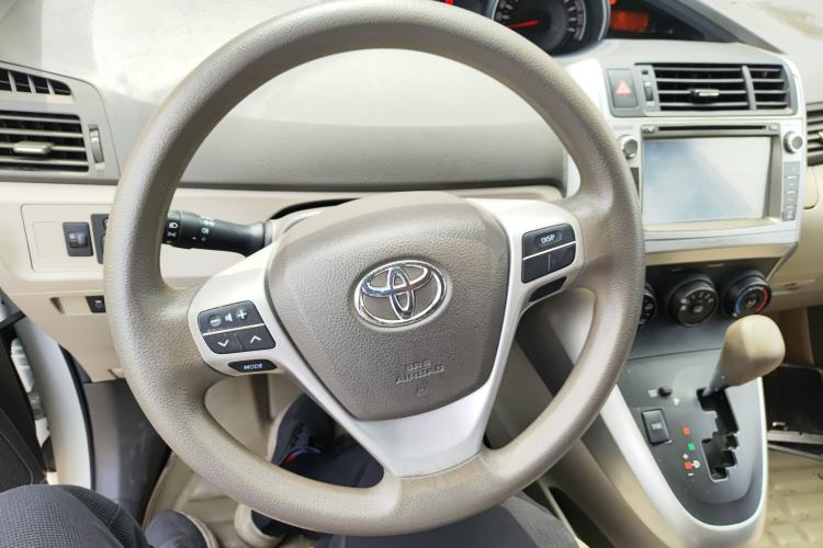 Used Toyota Verso 2014 Starlight 180E CVT Elite Edition Steering Wheel