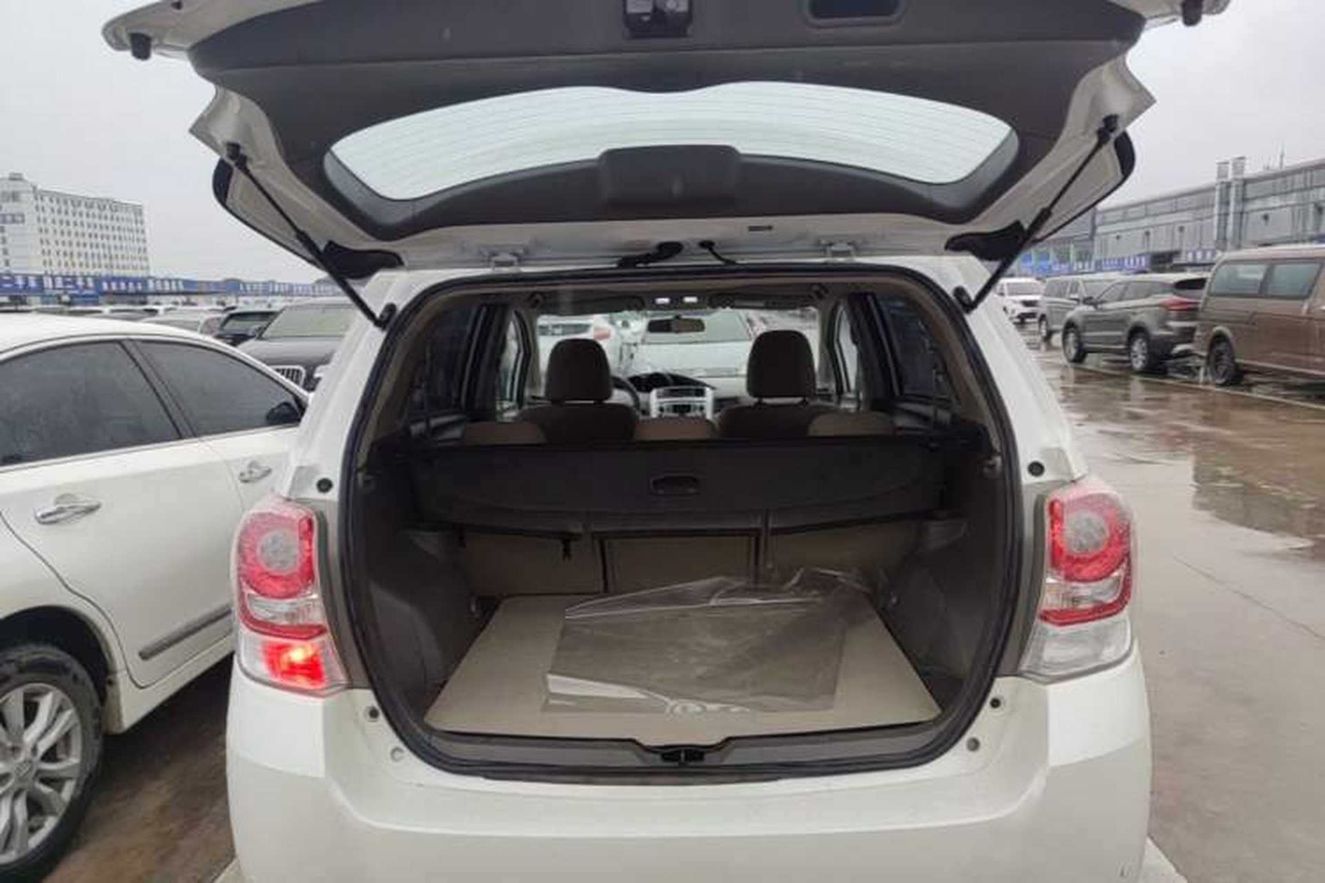 Used Toyota Verso 2014 Starlight 180E CVT Elite Edition Trunk
