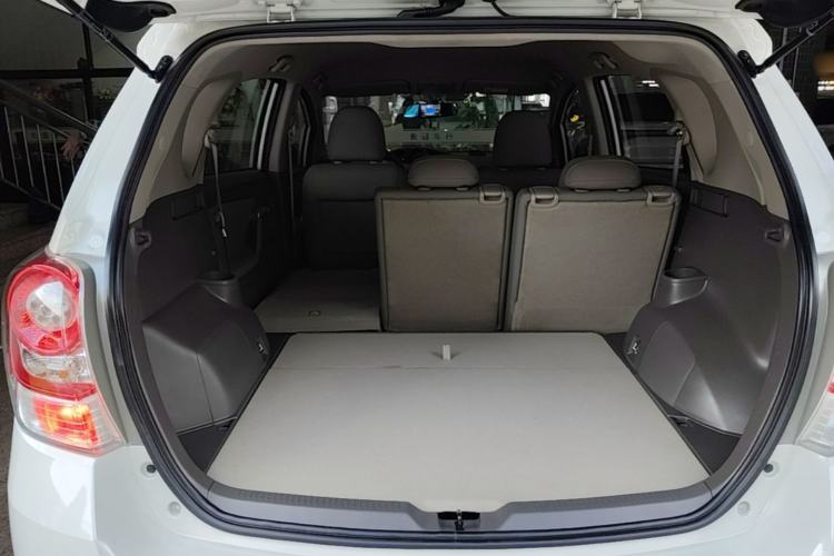Used Toyota Verso 2014 Starlight 180E CVT Elite Edition Trunk