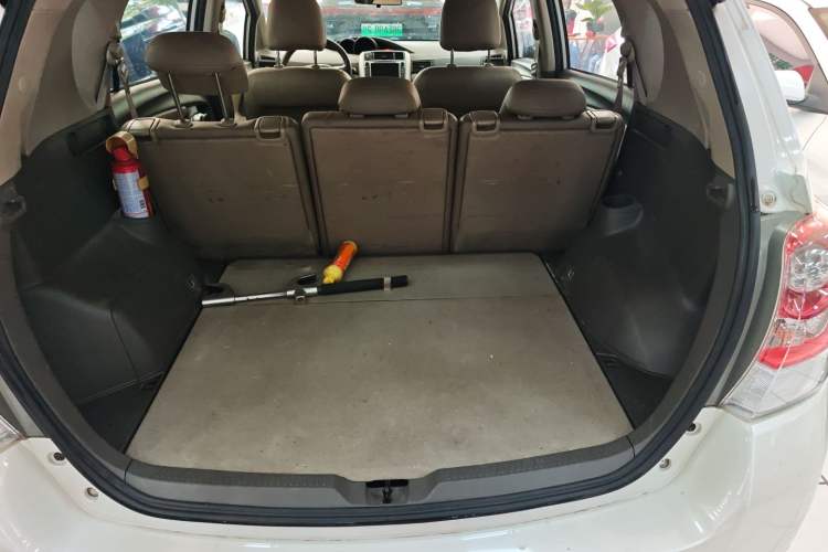 Used Toyota Verso 2014 Starlight 180E CVT Elite Edition Trunk