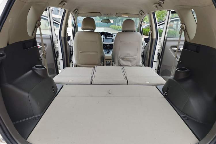 Used Toyota Verso 2014 Starlight 180E CVT Elite Edition Trunk