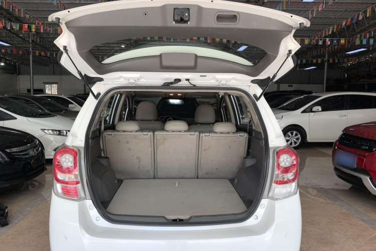 Used Toyota Verso 2014 Starlight 180E CVT Elite Edition Trunk