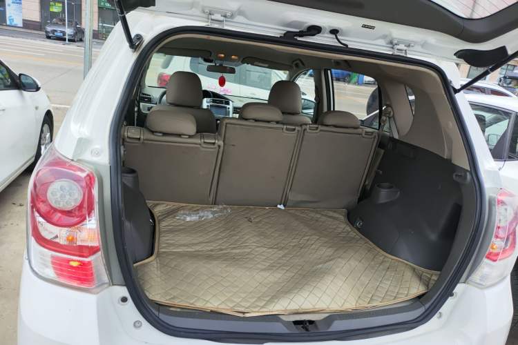 Used Toyota Verso 2014 Starlight 180E CVT Elite Edition Trunk