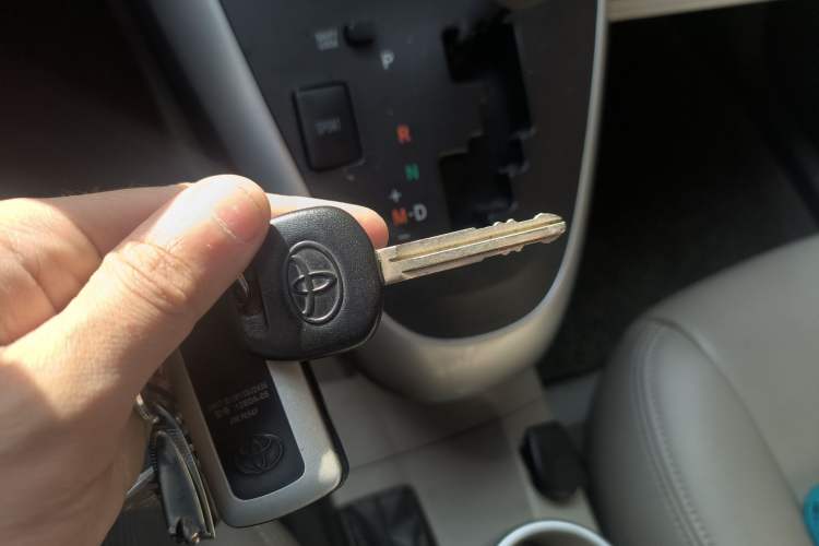 Used Toyota Verso 2014 Starlight 180E CVT Elite Edition Vehicle Key
