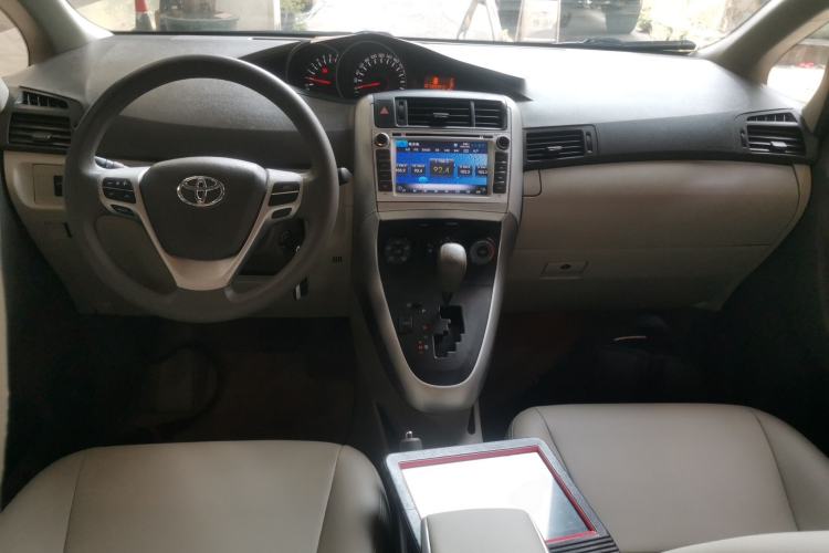 Used Toyota Verso 2014 Starlight 180E CVT Elite Edition Center Console